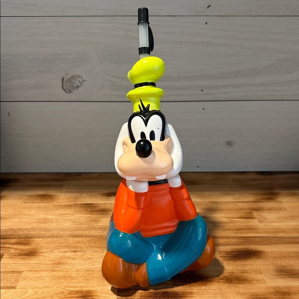 Vintage Disney Goofy Water Plastic "Big Sipper" with straw